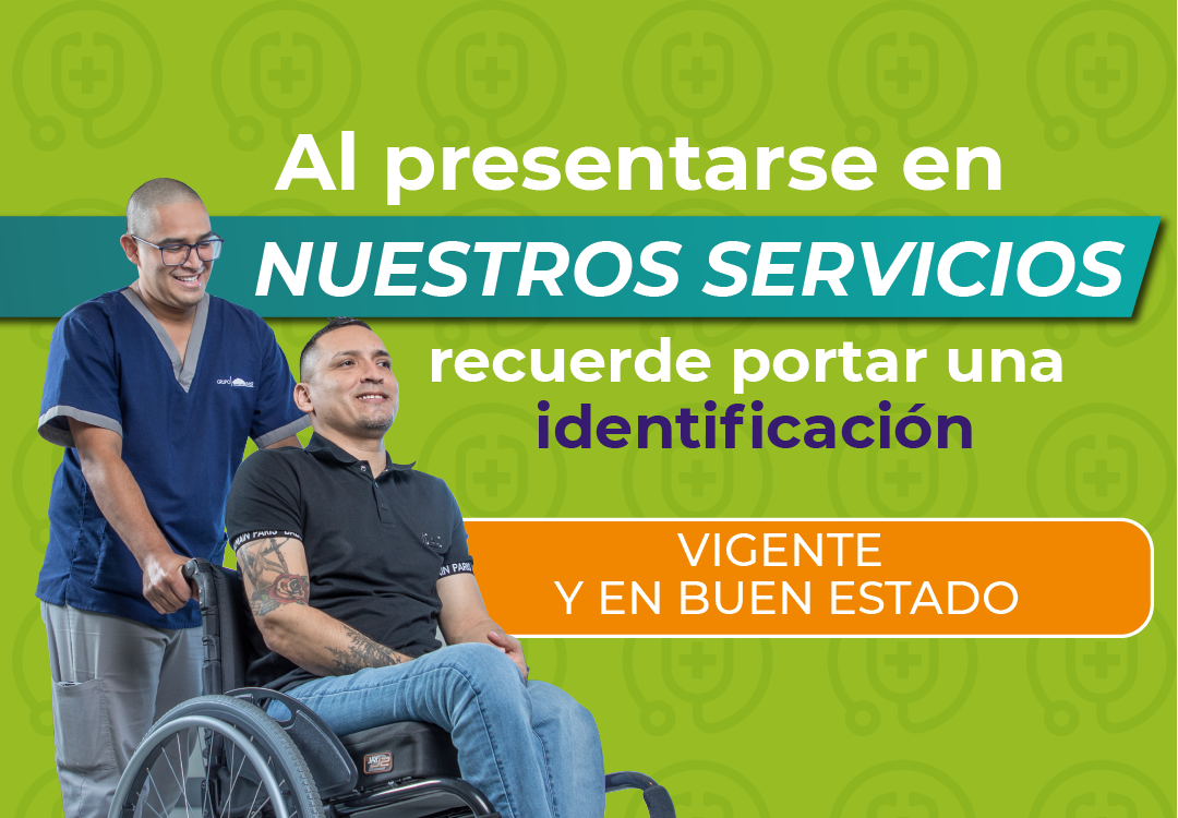 Persona en silla de ruedas con un terapeuta empujando la silla, en texto: Al presentarse en nuestros servicios recuerde portar una identificación vigente y en buen estad